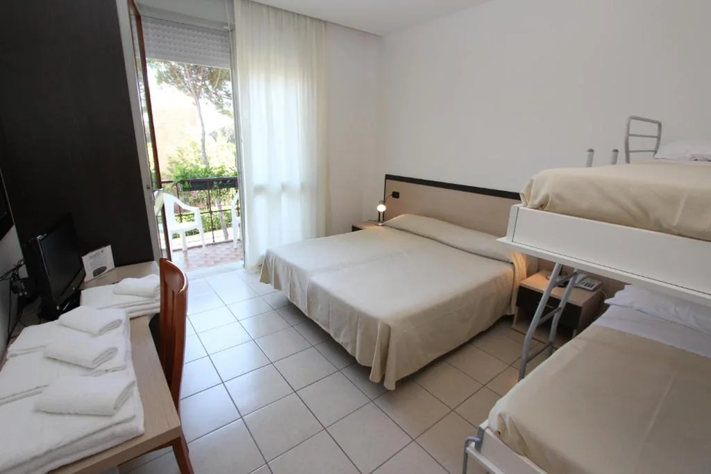 Camera Quadrupla Classic — Hotel Laura
