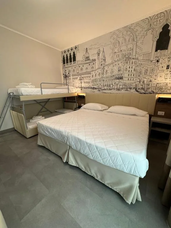 Comfort Quadruple Room — Hotel Marco Polo 3 Stelle Superior