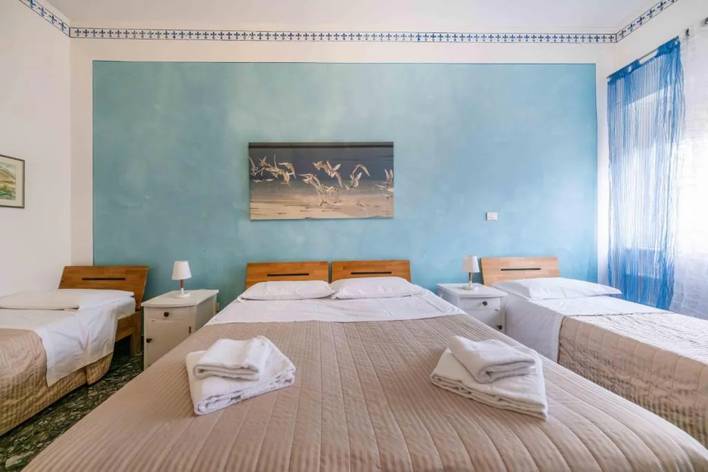 Camera Quadrupla con Bagno Esterno — Al Filarmonico