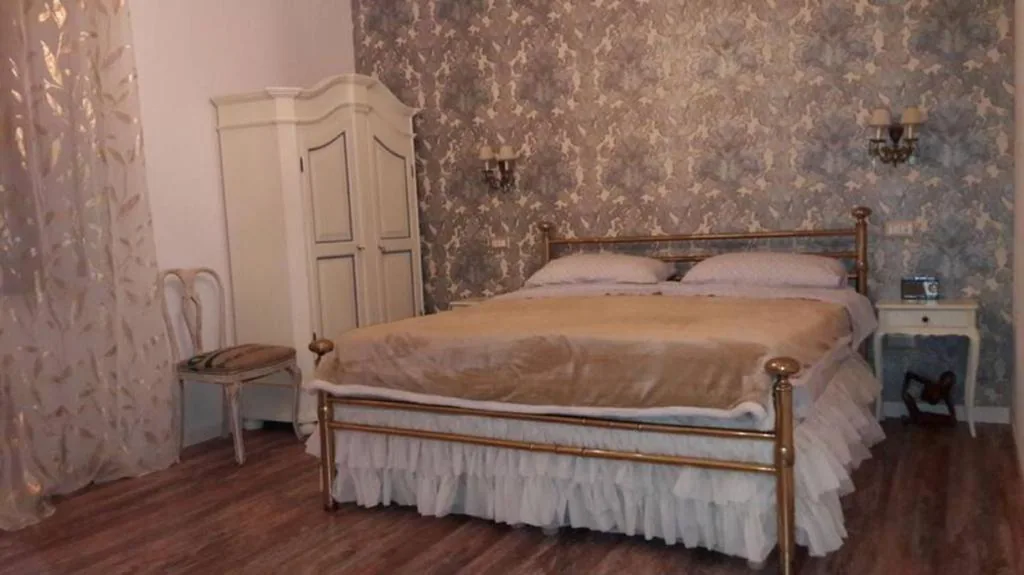 Quadruple Room with Shared Bathroom — Ciao Verona Bed and Kitchen