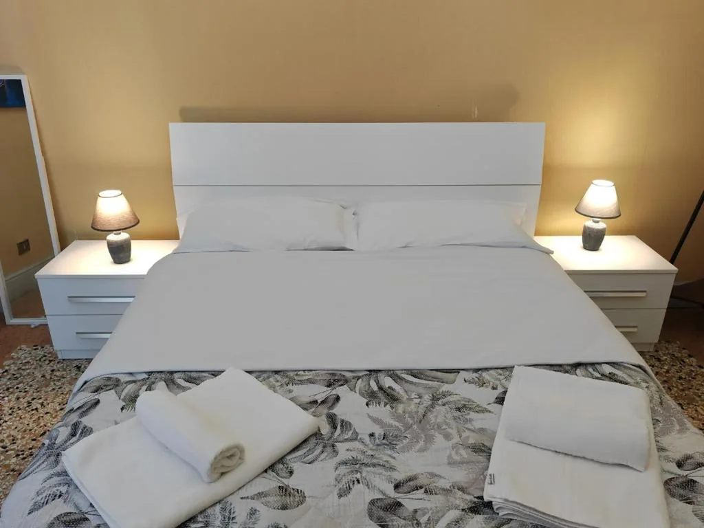 Camera Quadrupla con Bagno in Comune — Venice Tourist House