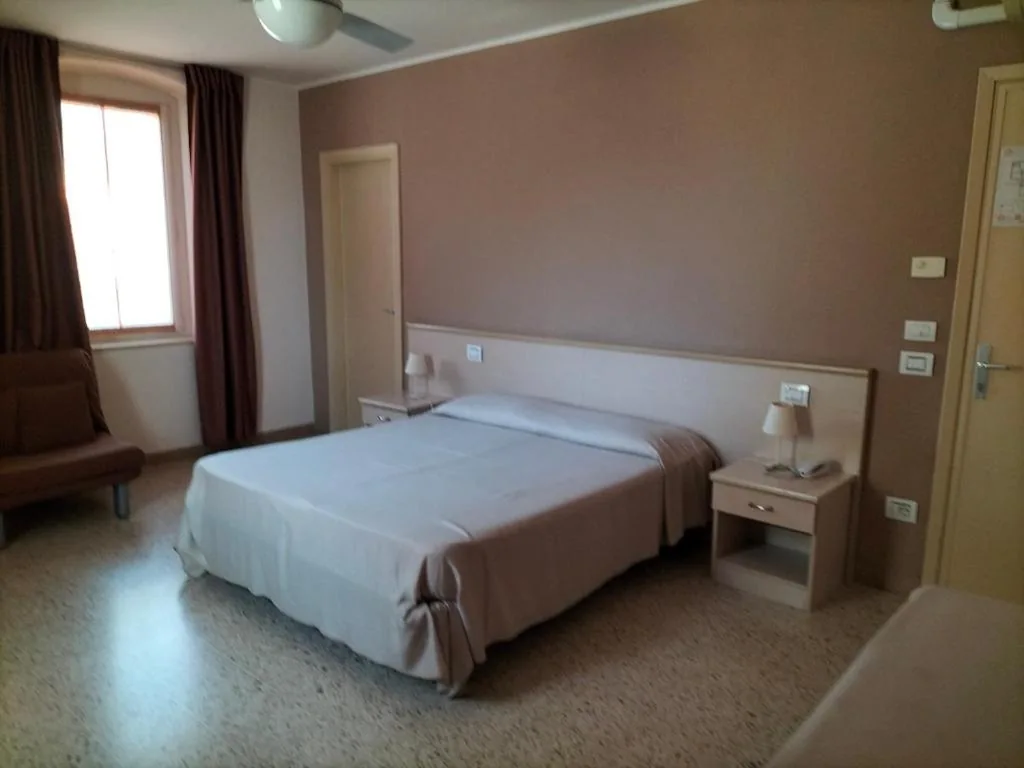 Quadruple Room with Private Bathroom — Albergo Grifone 1891