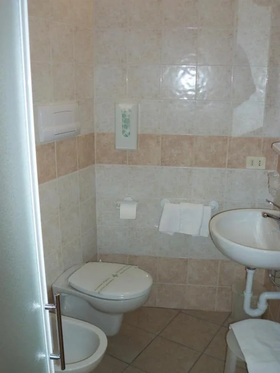 Camera Quadrupla con Bagno Privato — Albergo Marsari