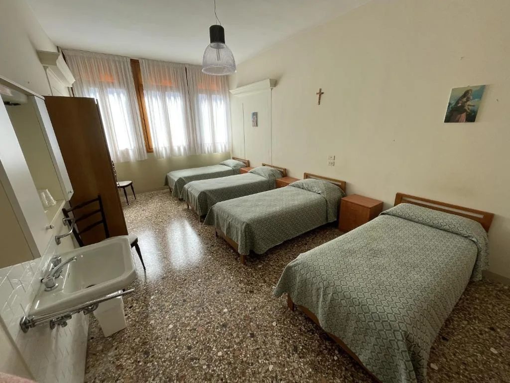 Camera Quadrupla con Bagno Privato Esterno — Casa Caburlotto