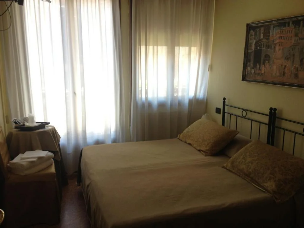 Quadruple Room with Private External Bathroom — Guesthouse Alloggi Agli Artisti