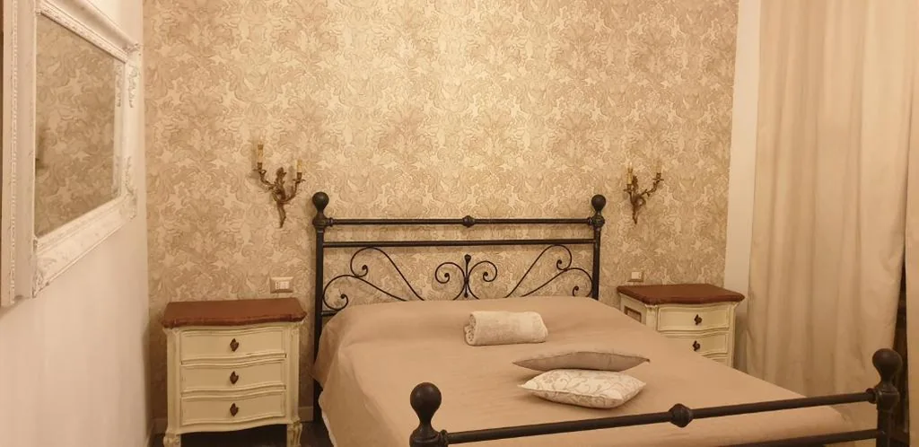 Camera Quadrupla con Bagno Privato Esterno — Romeo & Juliet Non-Hotel