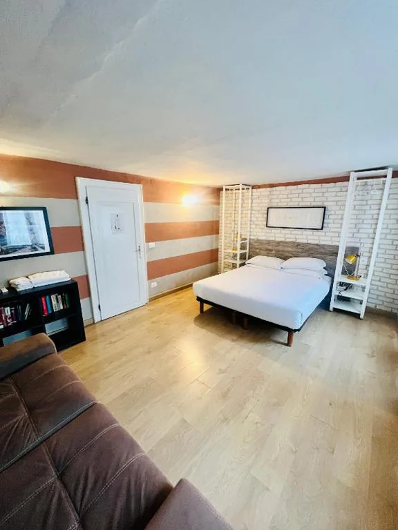 Camera Quadrupla con Bagno Privato Esterno — Room Verona Ai Conti