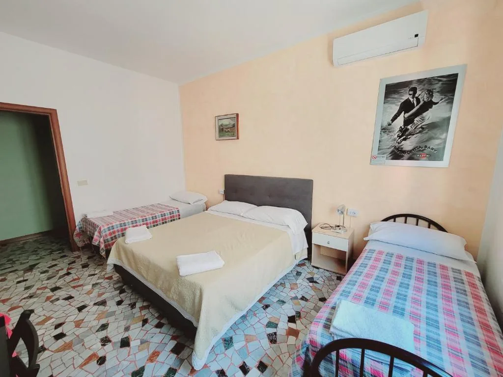 Quadruple Room with External Private Bathroom — The Caponi Bros