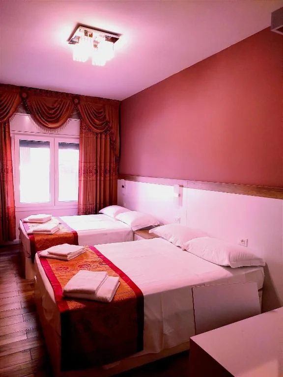Camera Quadrupla con Bagno Privato — Hotel Venice Tour