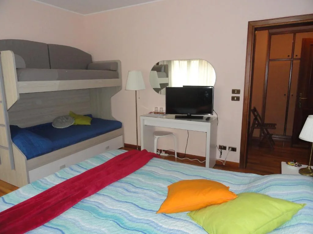 Quadruple Room with Private Bathroom — HOUSE DOLCEVITA 30 min per Venezia