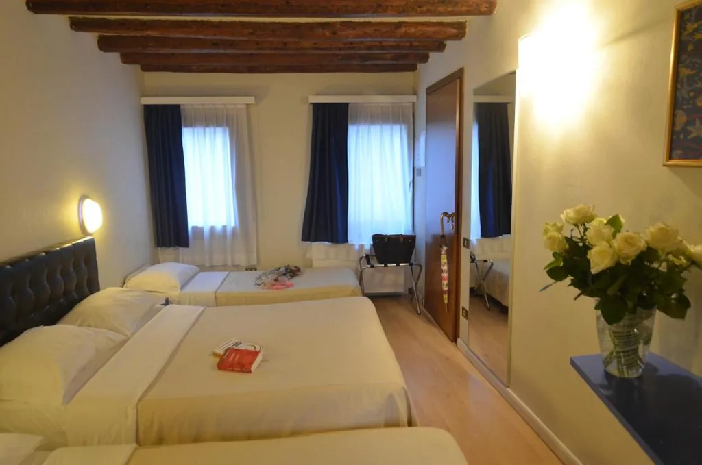 Quadruple Room with Private Bathroom — Piccolo Tiepolo