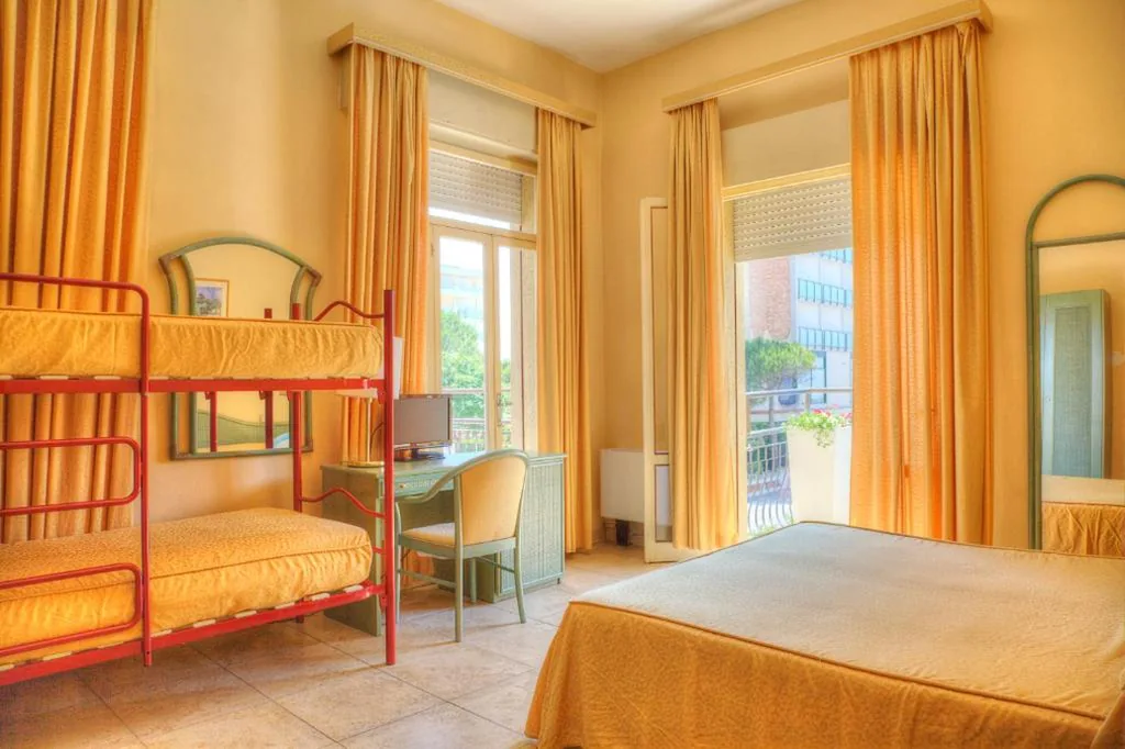 Quadruple Room with Balcony — Hotel AMALFI & Restaurant Karaoke Bar