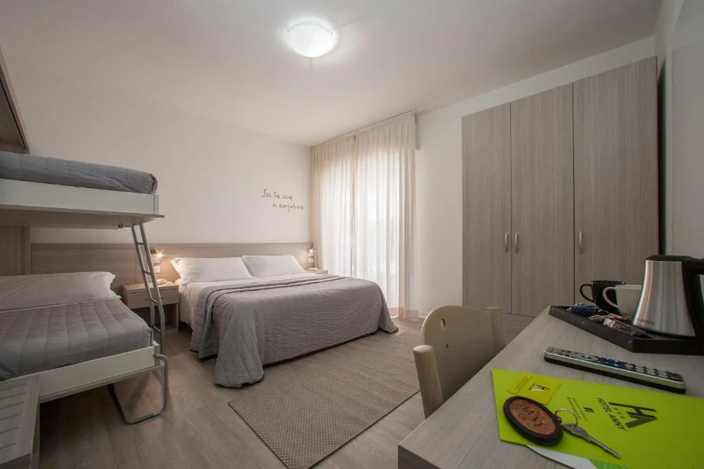 Quadruple Room with Balcony — Hotel Anny