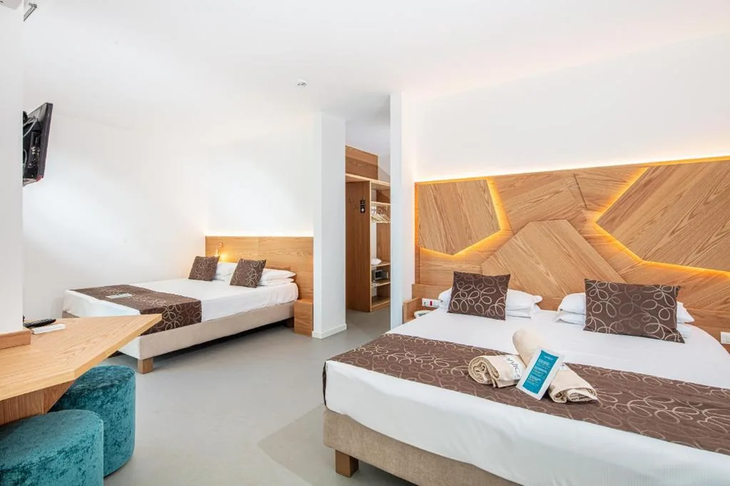 Quadruple Room with Balcony — Hotel Atlantic
