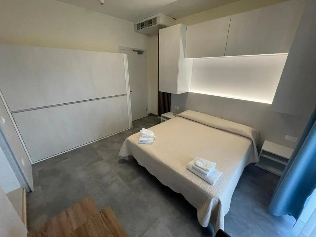 Camera Quadrupla con Balcone — Hotel Catto Suisse