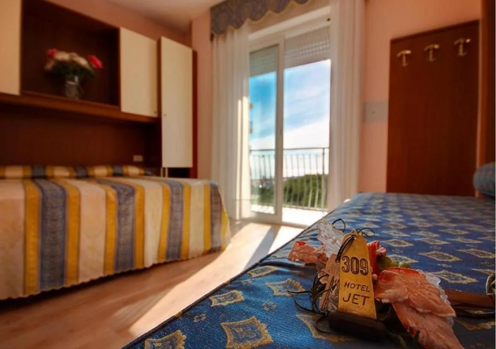 Quadruple Room with Balcony — Hotel Jet
