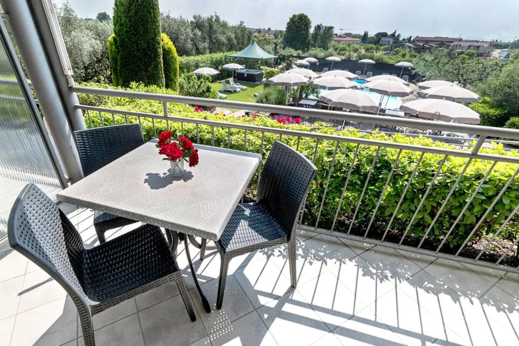 Quadruple Room with Balcony — Hotel Mary Rose