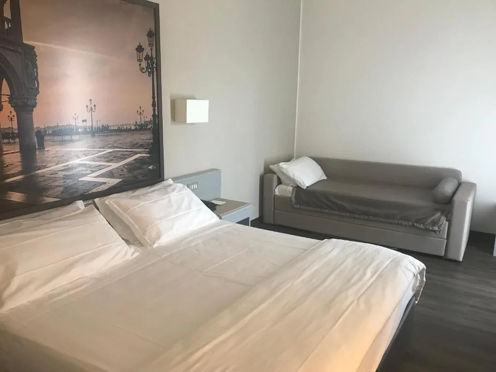 Quadruple Room with Balcony — Hotel Principe Palace
