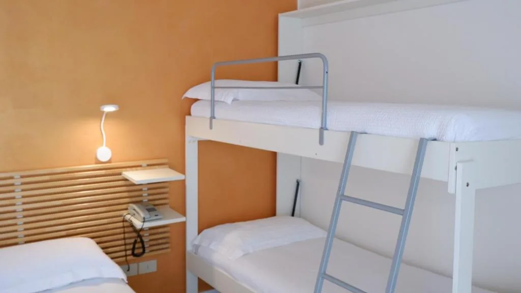 Quadruple Room with Balcony — Hotel Venezuela