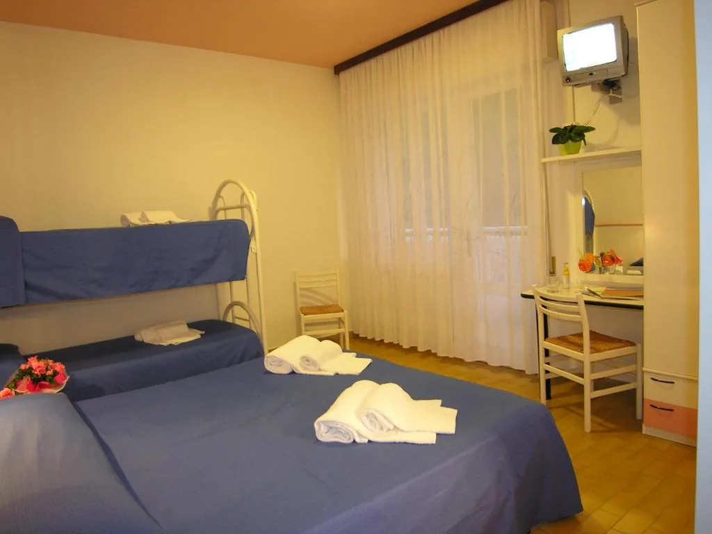 Camera Quadrupla con Terrazza — Hotel Garni Tahiti