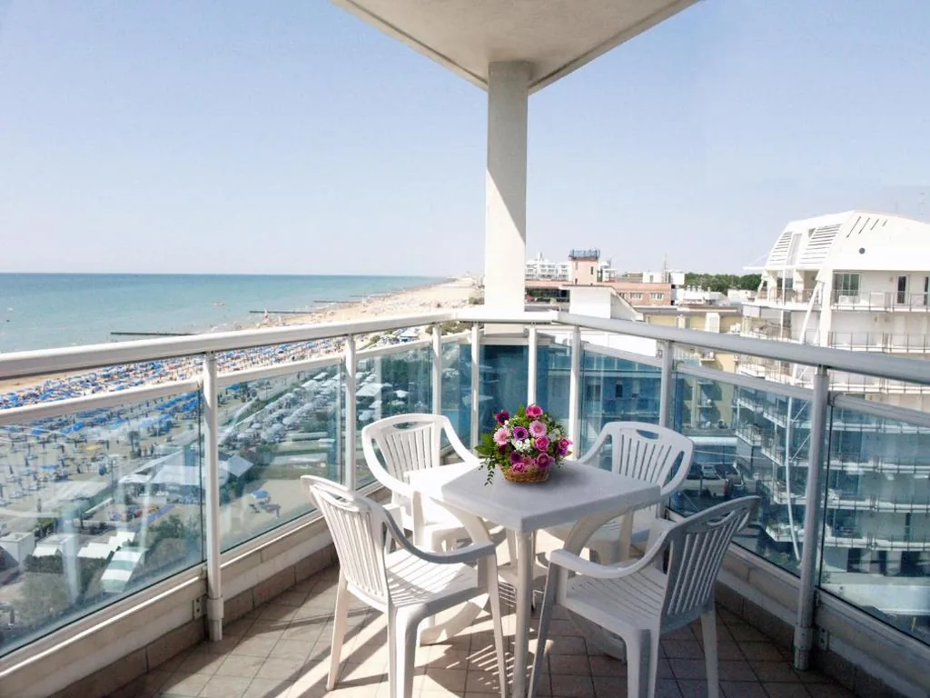 Camera Quadrupla con Vista Mare e Balcone — Hotel Caravelle&MiniCaravelle