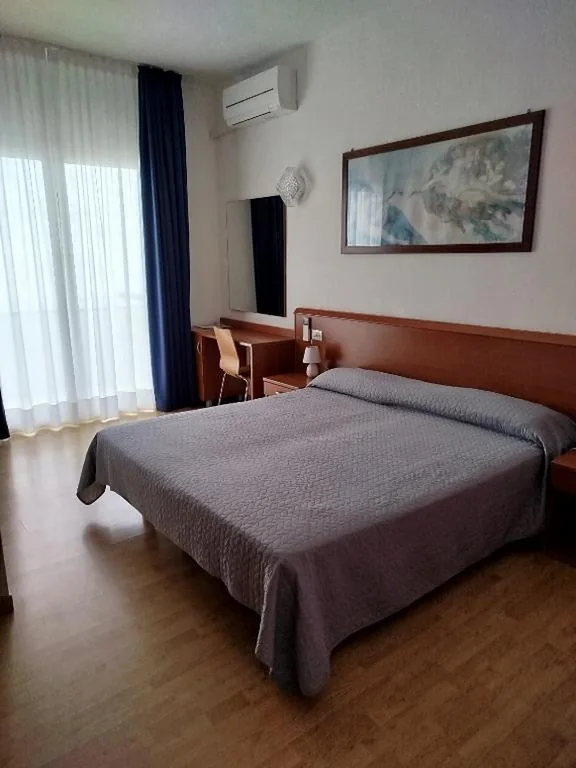 Camera Quadrupla con Vista Mare e Balcone — Hotel Silva Frontemare PARK & BEACH-PLACE INCLUDED