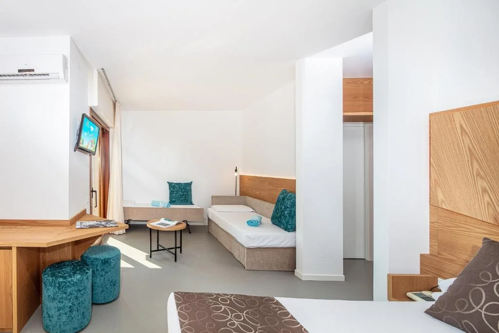 Quadruple Room with Sea View — Hotel Atlantic
