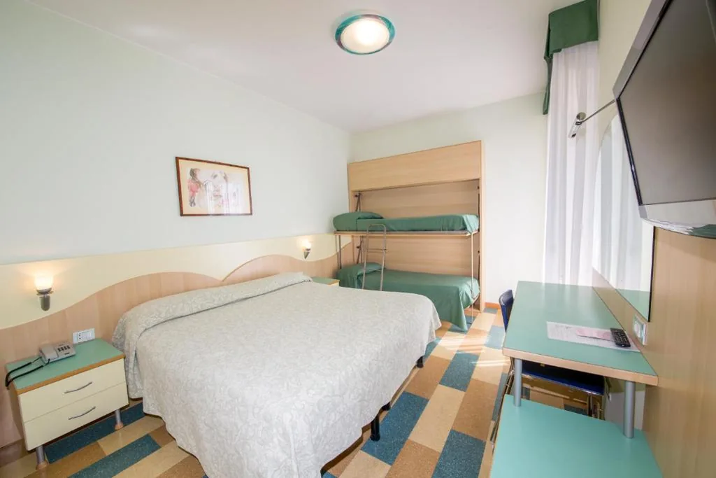 Camera Quadrupla con Vista Mare — Hotel Nember