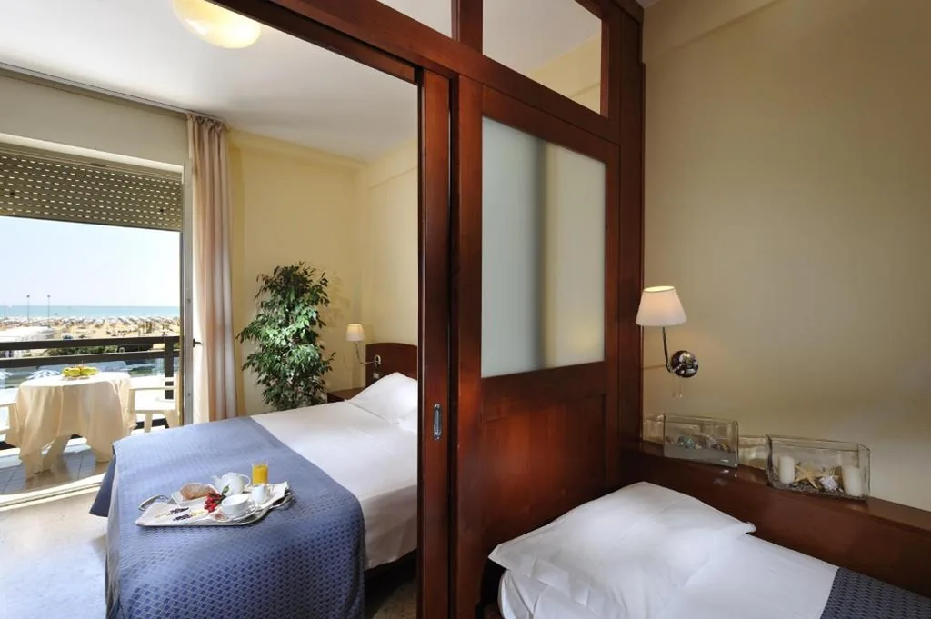 Camera Quadrupla con Vista Mare — Hotel Palace