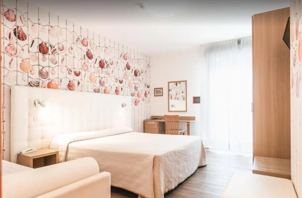 Quadruple Room with Side Sea View — Hotel Columbia & Ninfea