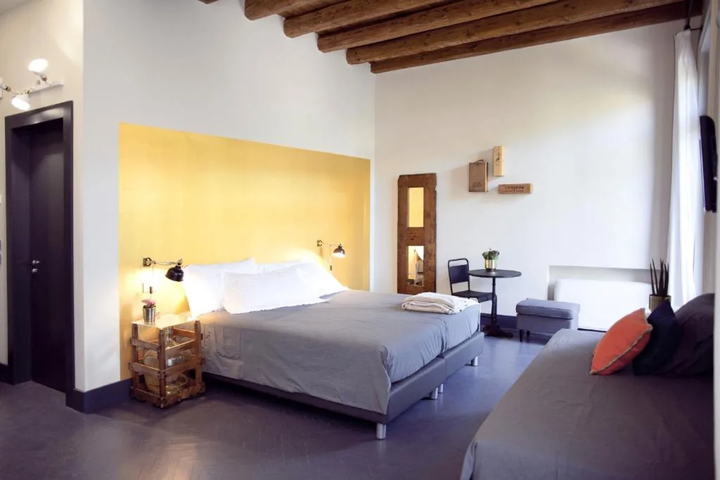 Deluxe Quadruple Room with Balcony — Pepita Lodge