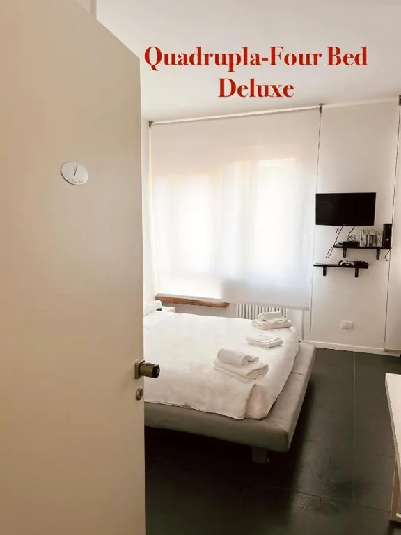 Camera Quadrupla Deluxe — DiMoras house Verona