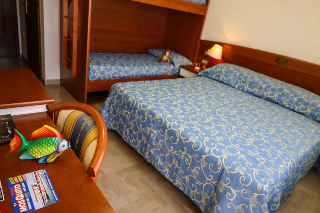 Camera Quadrupla — Easy Hotel Meryon