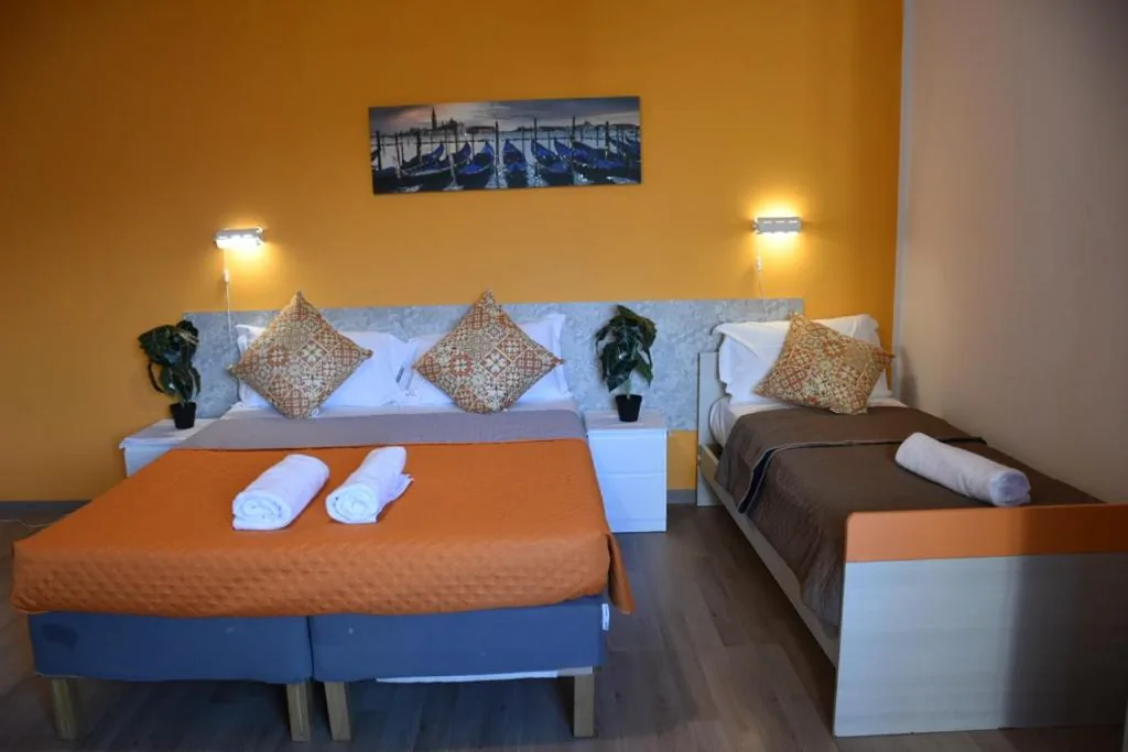 Camera Quadrupla Economy con Bagno in Comune — Venice Stay