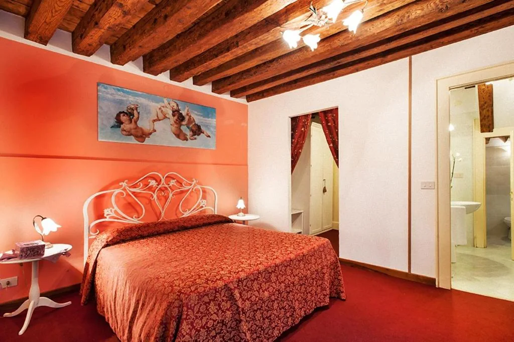 Economy Quadruple Room with Private Bathroom — Maison San Marco