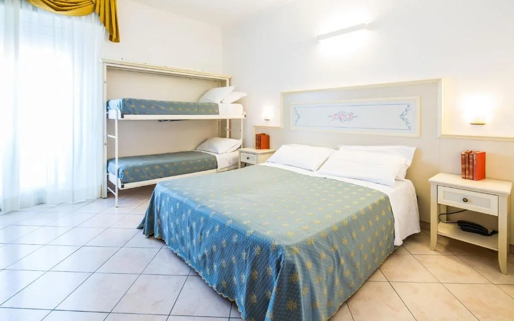 Camera Quadrupla Economy — Hotel Principe