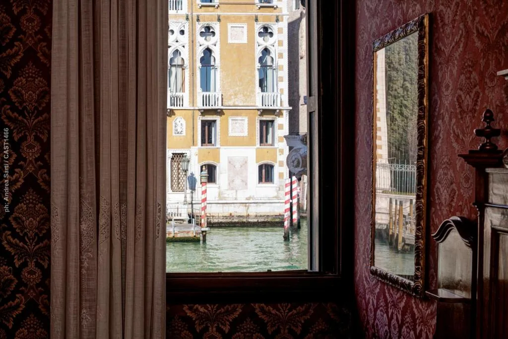 Large Quadruple Room with Canal View — Hotel Galleria