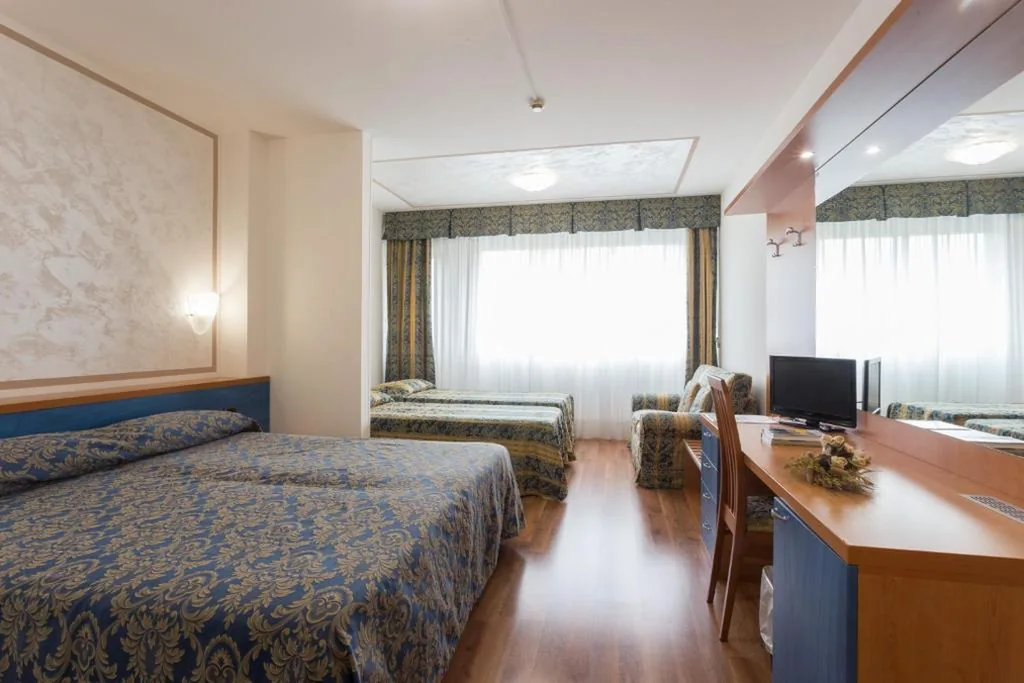 Quadruple Room — Hotel Airmotel