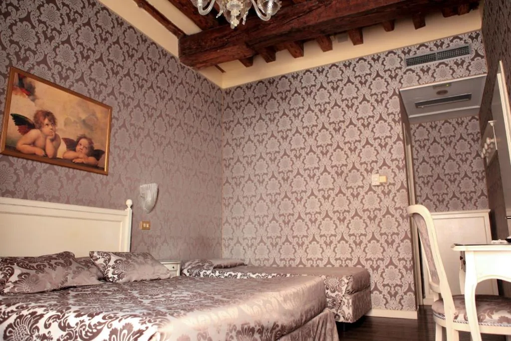 Quadruple Room — Hotel Bridge