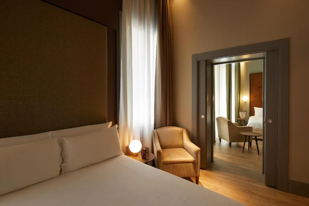 Camera Quadrupla — Hotel Dei Dragomanni