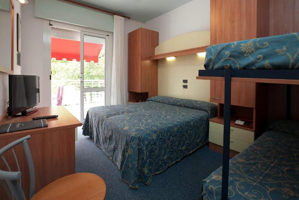 Camera Quadrupla — Hotel Derby S