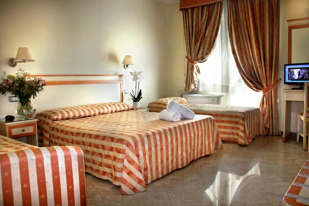 Camera Quadrupla — Hotel Regit