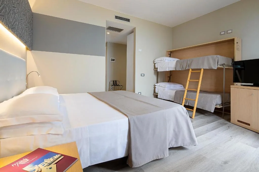 Quadruple Room — Hotel Rosanna 3 Stelle Superior