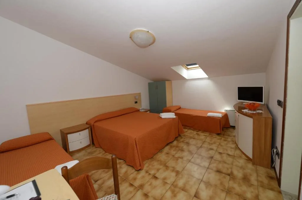 Attic Quadruple Room — Hotel San Benedetto