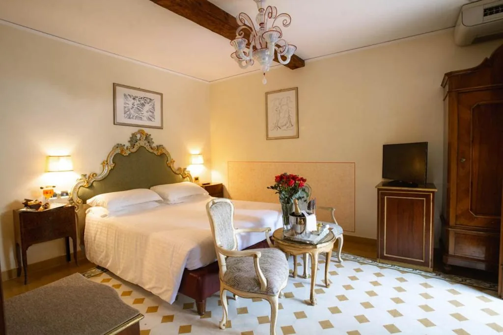 Quadruple Room — Pensione Accademia – Villa Maravege