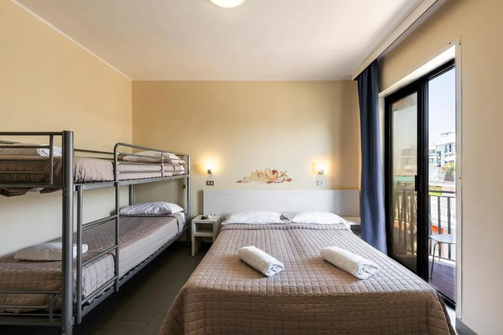 Standard Quadruple Room — Hotel La Siesta