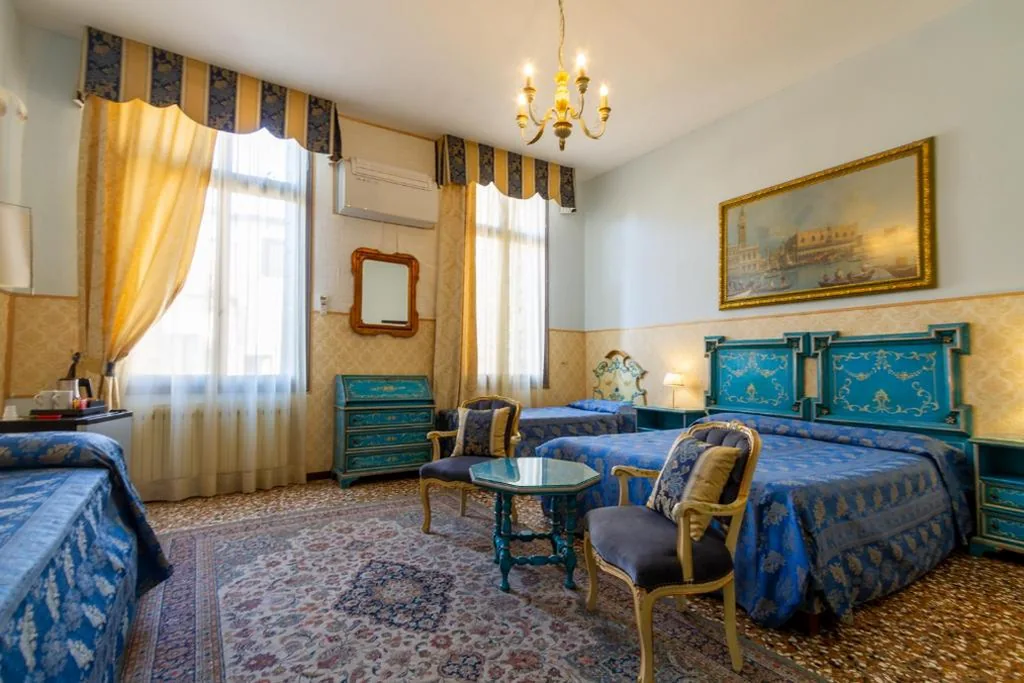 Superior Quadruple Room — Art Dreams B&B