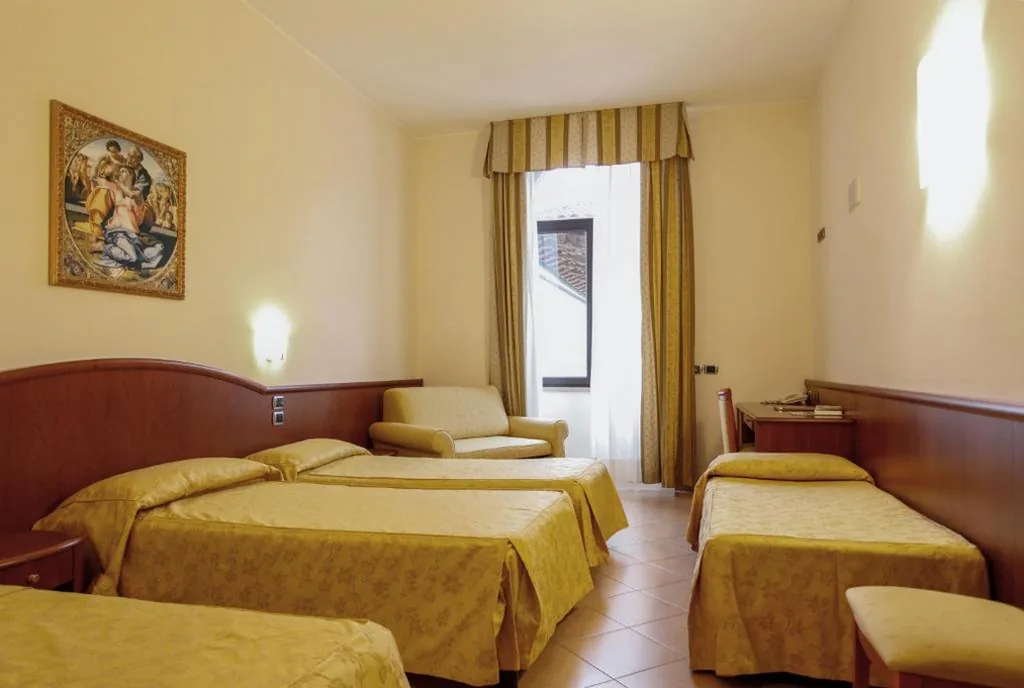 Camera Quadrupla Superior — Garda Family House