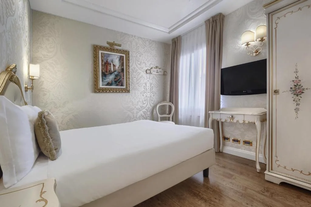 Camera Queen Classic — Hotel Olimpia Venice, BW Signature Collection 3sup