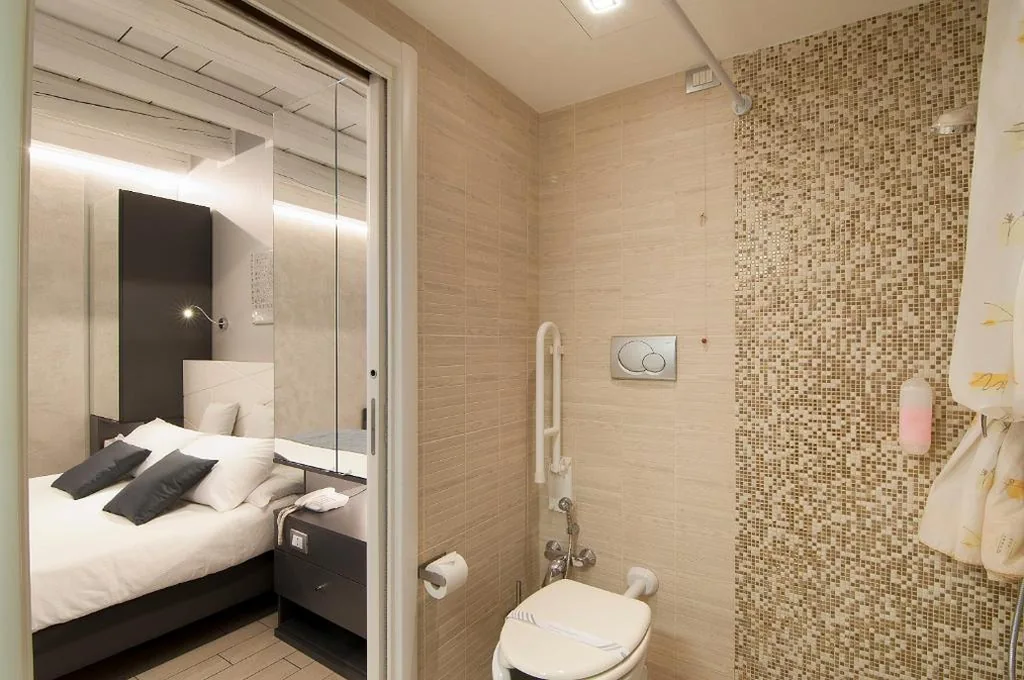 Queen Room with Disabled Bathroom - Annexe — Hotel Fontana Verona
